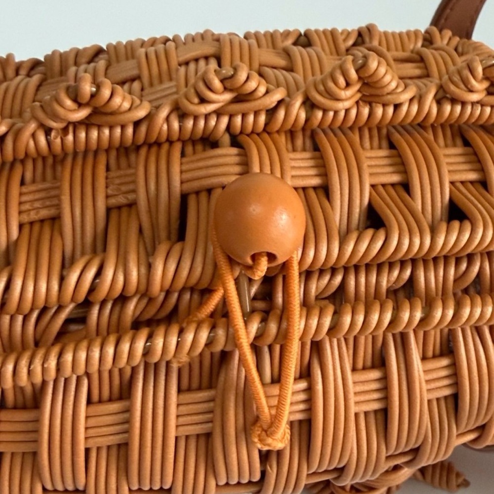 Tommy Bahama Wicker Woven Crocodile Shaped  Bag Handbag New NWT - Picture 13 of 14